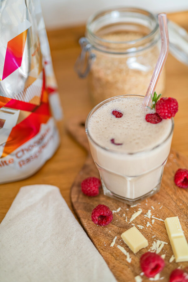 Shake One Pure White Chocolate Raspberry - 500 g Masa netto: 500 g - obrazek 2